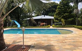 Chácara 5 suítes e piscina em Cabreúva